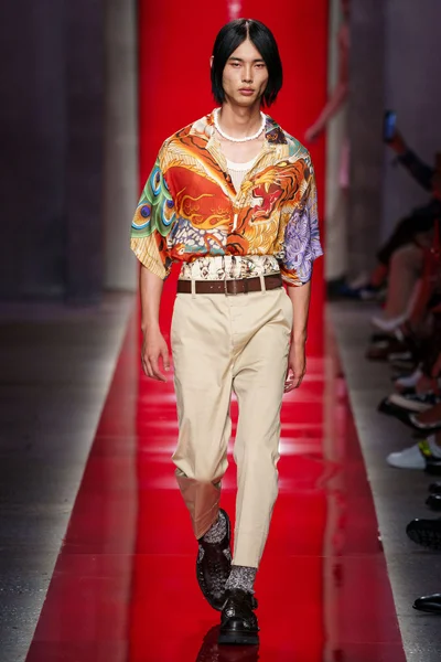 Look 3